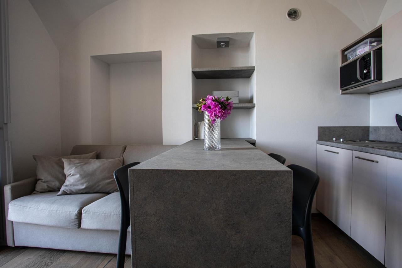 La Dimora Del Glicine 2 Apartment Belgirate Bagian luar foto